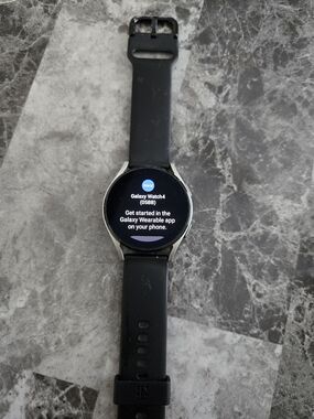 Samsung Galaxy Watch4 Silver Case with Black Band